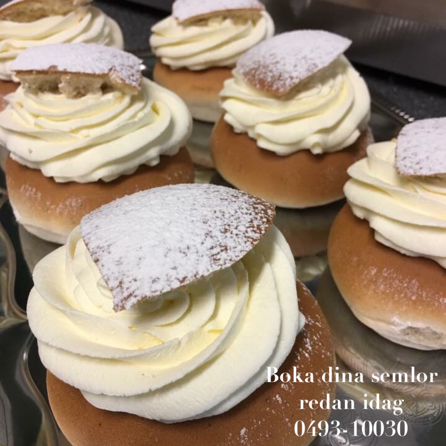 Mandelmussla med vår hemkokta saffranskola toppad med vit choklad